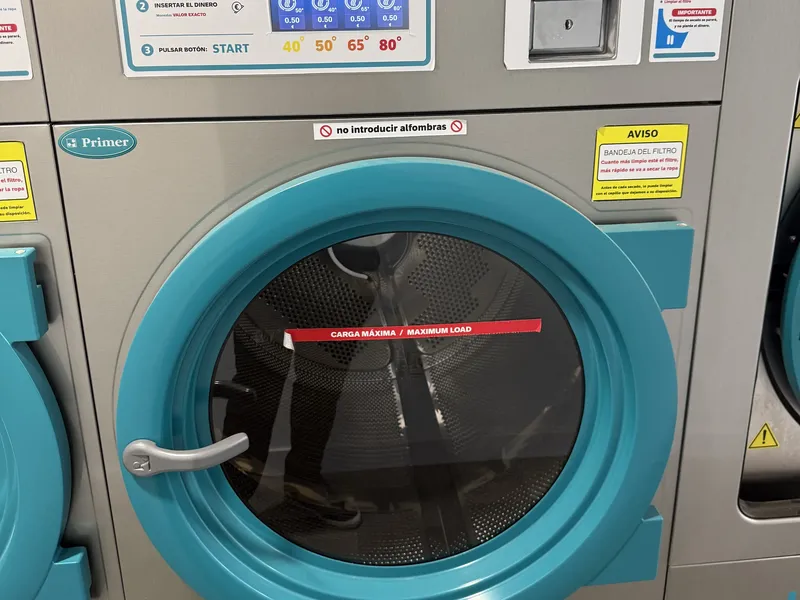 Secadora industrial de 18 kg con pantalla táctil